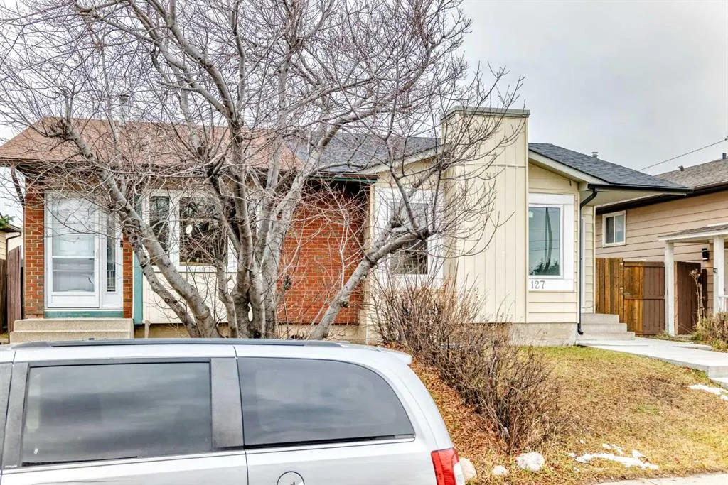 127 Whitworth Way NE