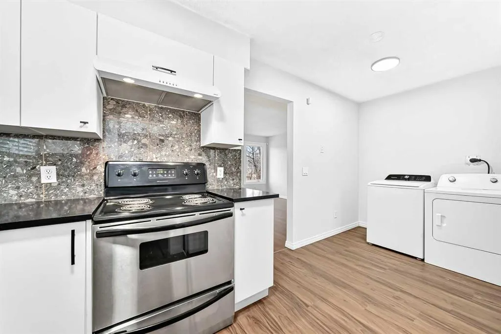 127 Whitworth Way NE