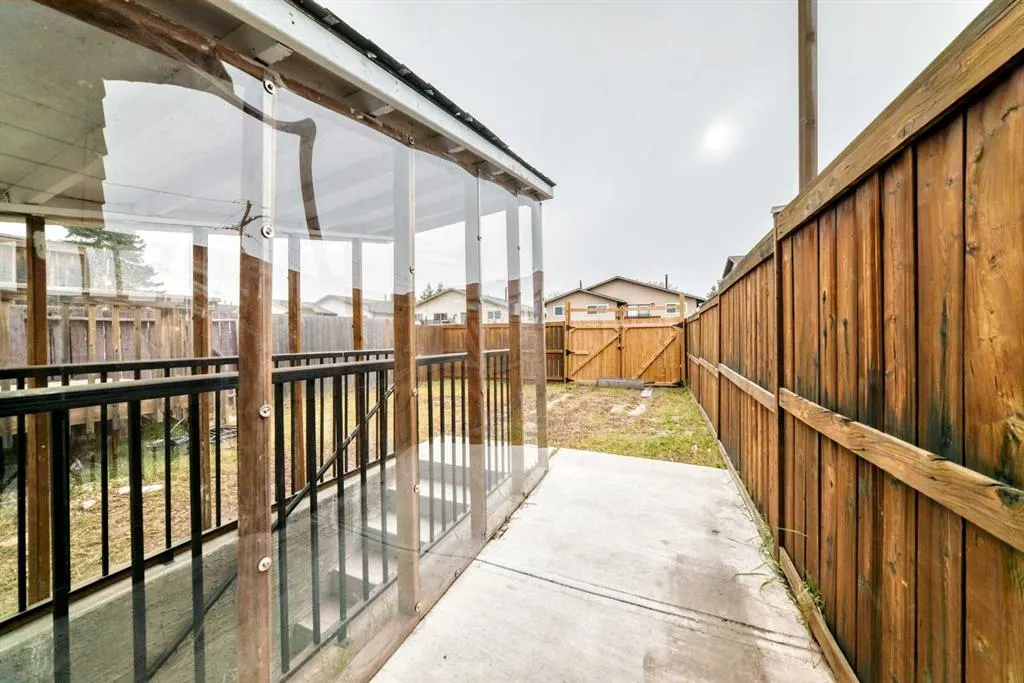 127 Whitworth Way NE