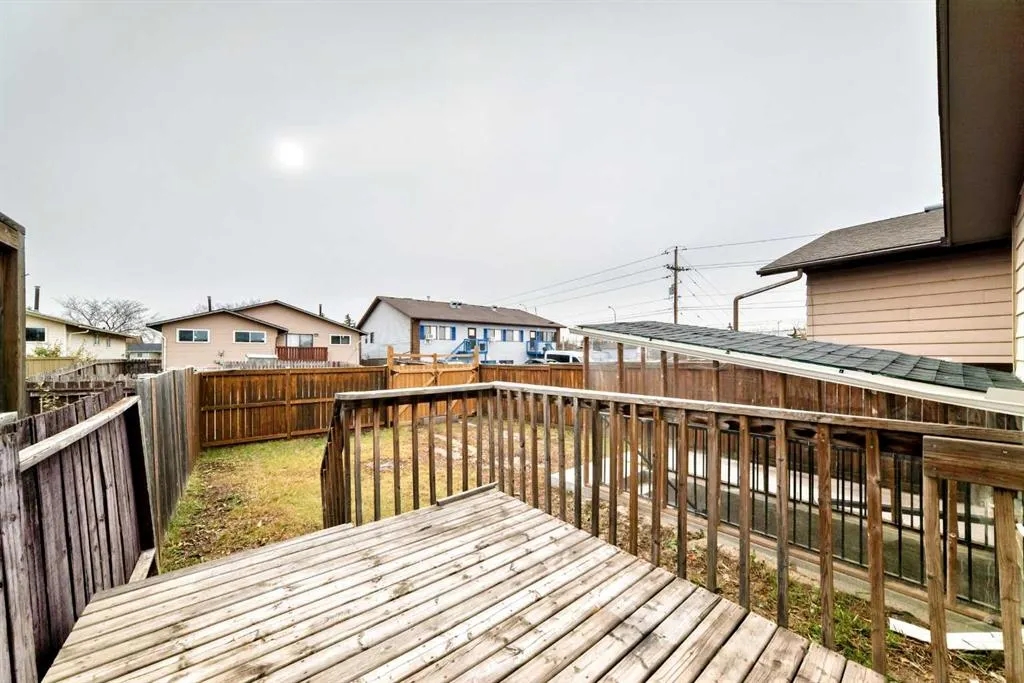 127 Whitworth Way NE