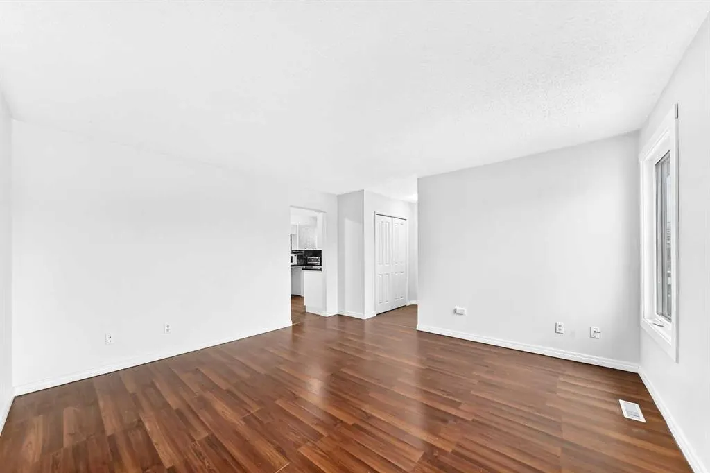 127 Whitworth Way NE
