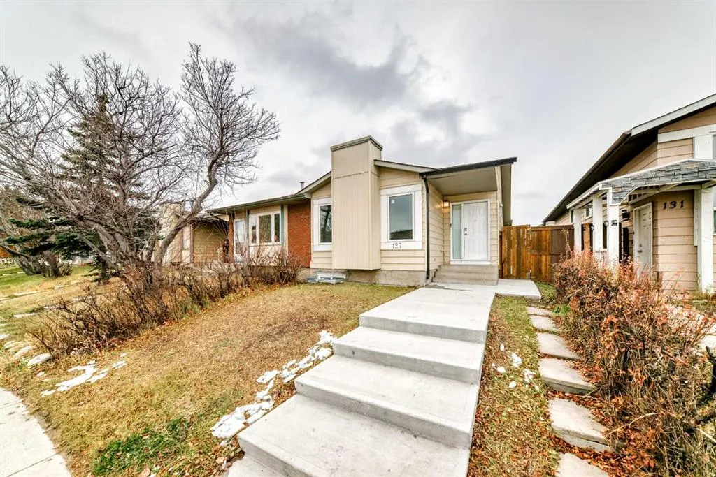 127 Whitworth Way NE