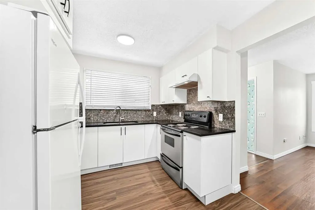 127 Whitworth Way NE