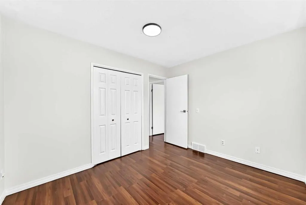127 Whitworth Way NE