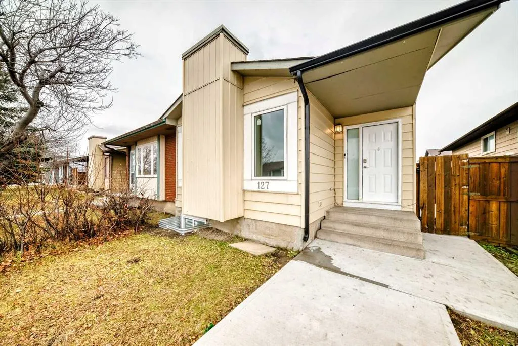 127 Whitworth Way NE