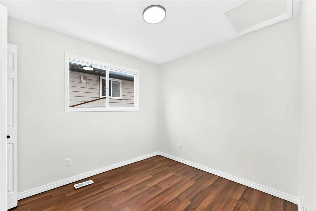 127 Whitworth Way NE