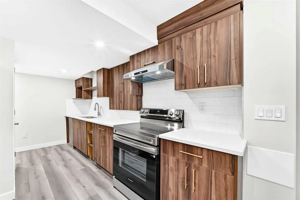 127 Whitworth Way NE