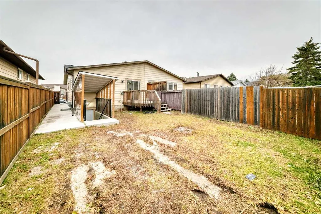 127 Whitworth Way NE