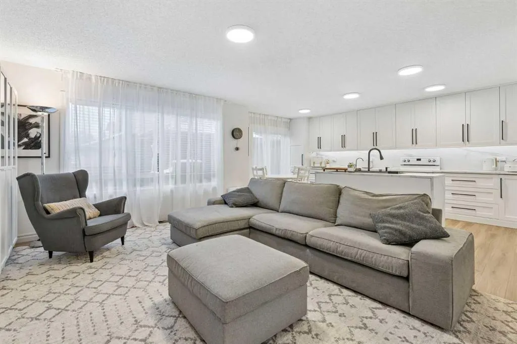 89 Crystalridge Close