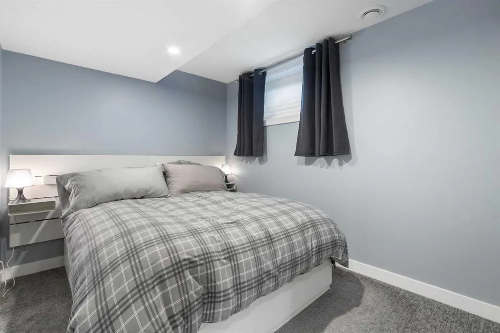 1840 27 Avenue SW #2