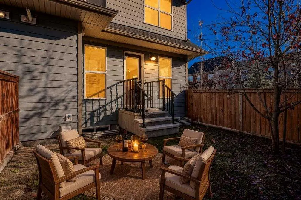 237 Cranbrook Square SE