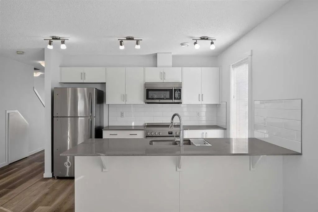 237 Cranbrook Square SE