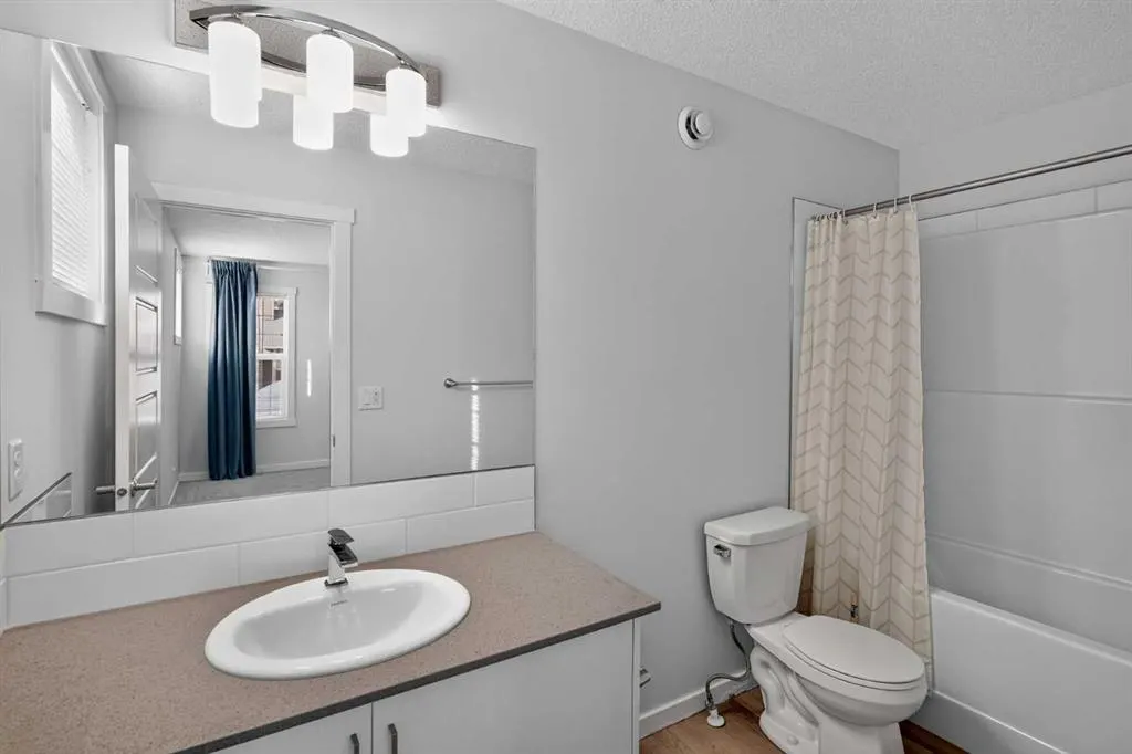 237 Cranbrook Square SE