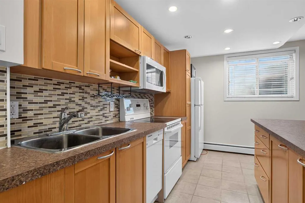 1727 10a Street SW #105