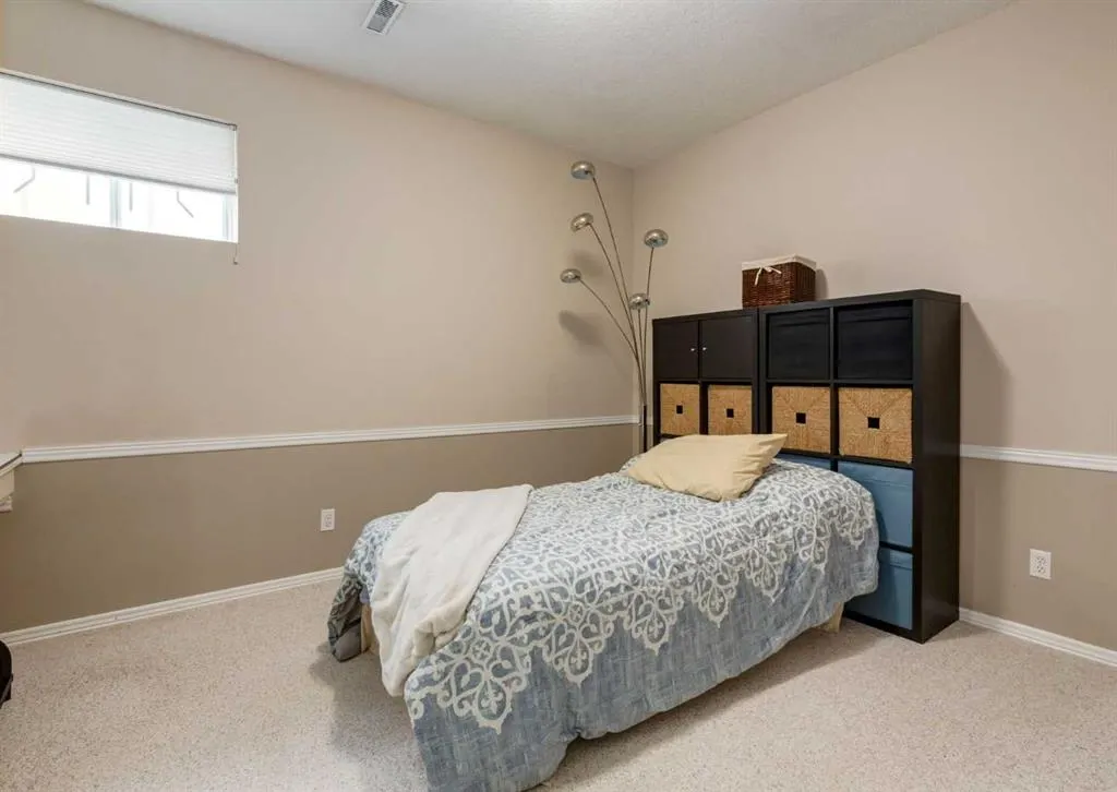 492 Silvergrove Gardens NW
