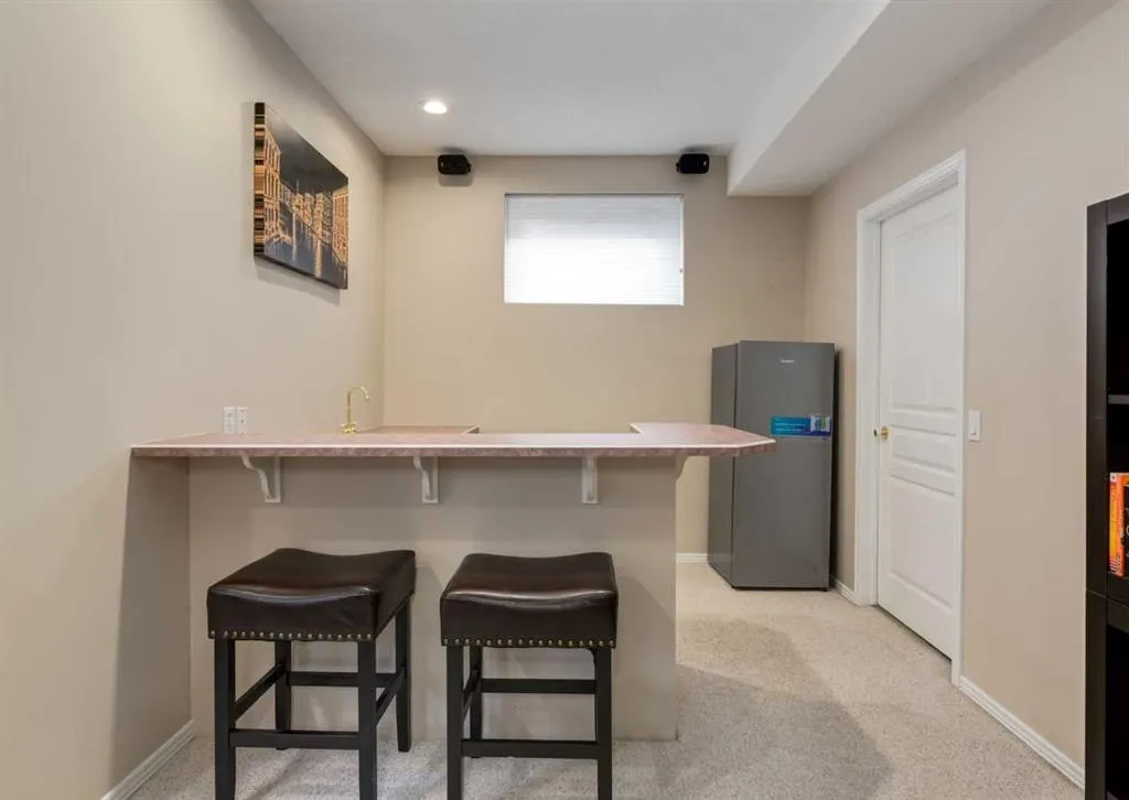 492 Silvergrove Gardens NW