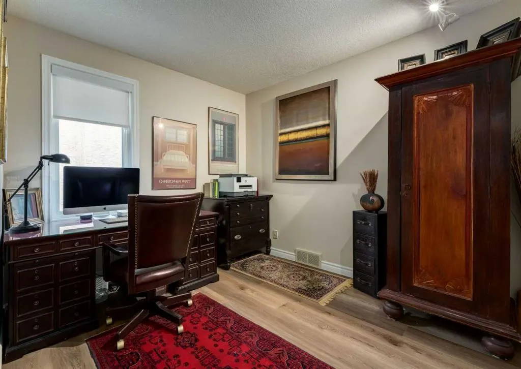 492 Silvergrove Gardens NW