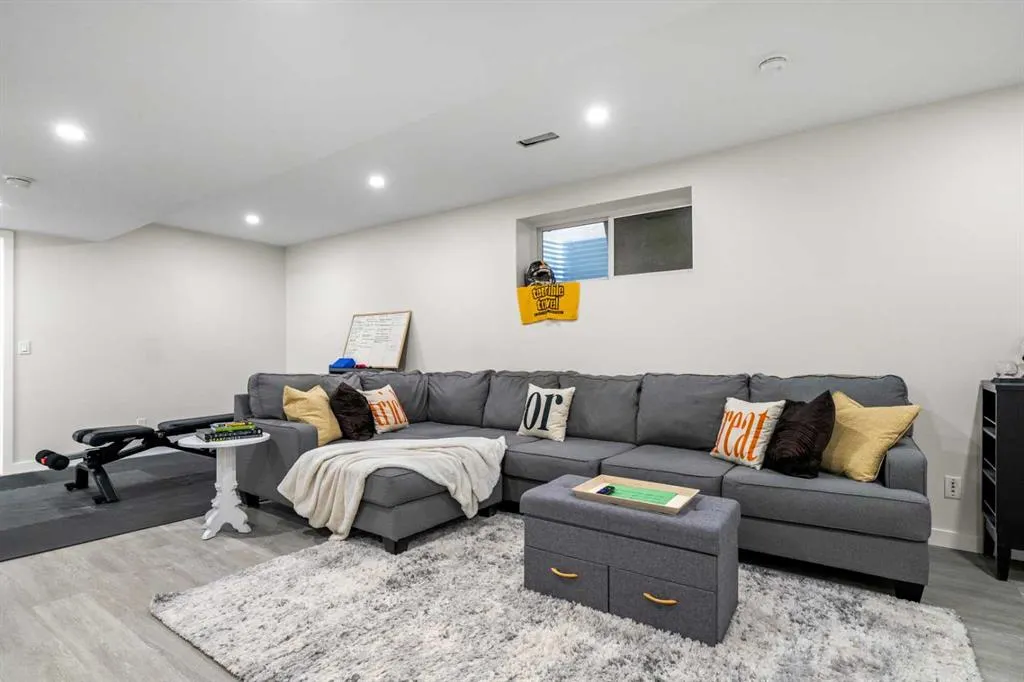24 Marquis Green SE