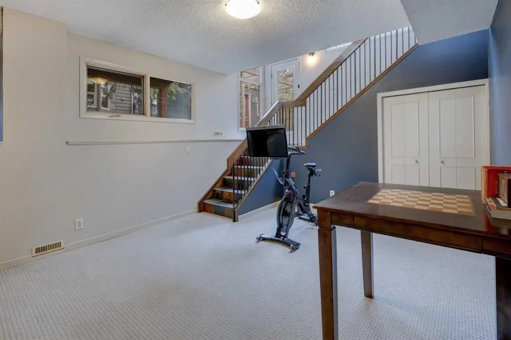 216 Pump Hill Gardens SW