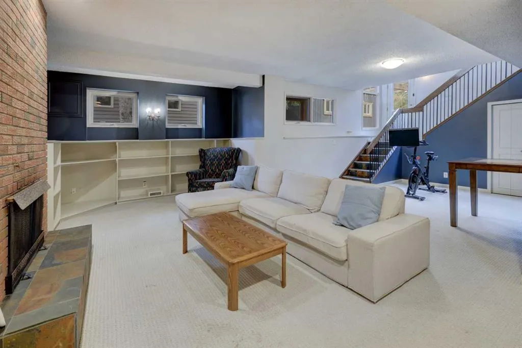 216 Pump Hill Gardens SW