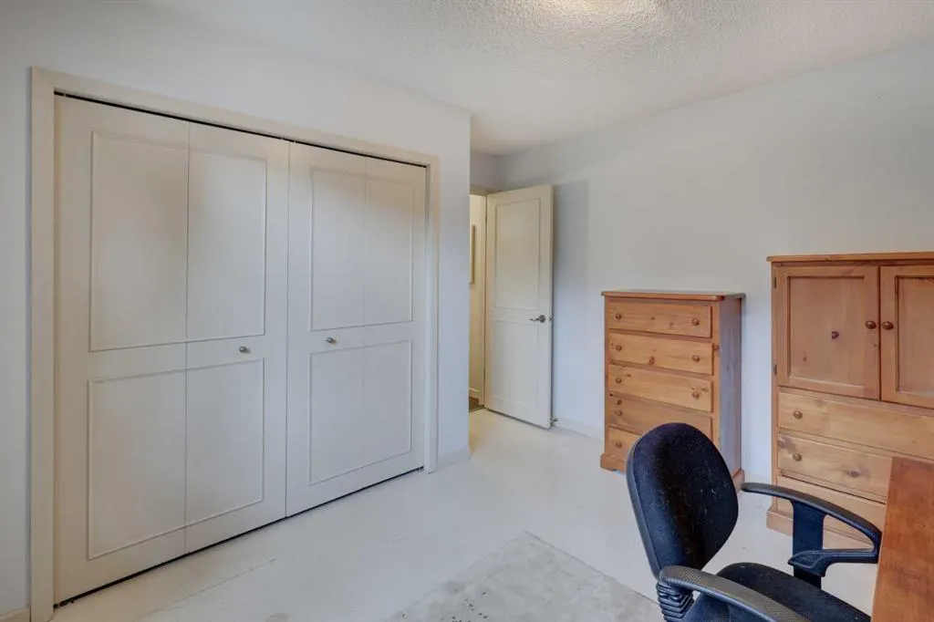 216 Pump Hill Gardens SW