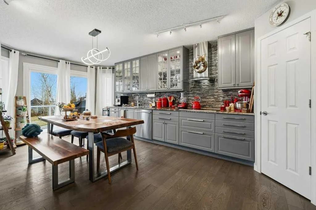 146 Bridlewood Way SW