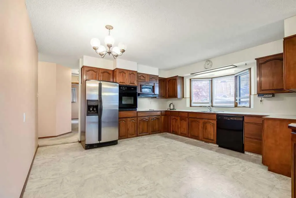 10711 Mapleglen Crescent SE