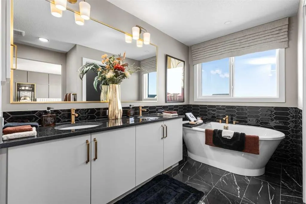 239 Vantage Crescent SW