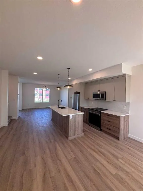 2807 16 Avenue