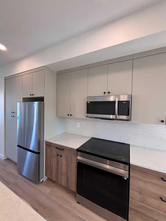 2807 16 Avenue