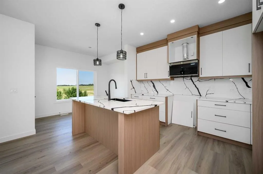182 Lakewood Crescent