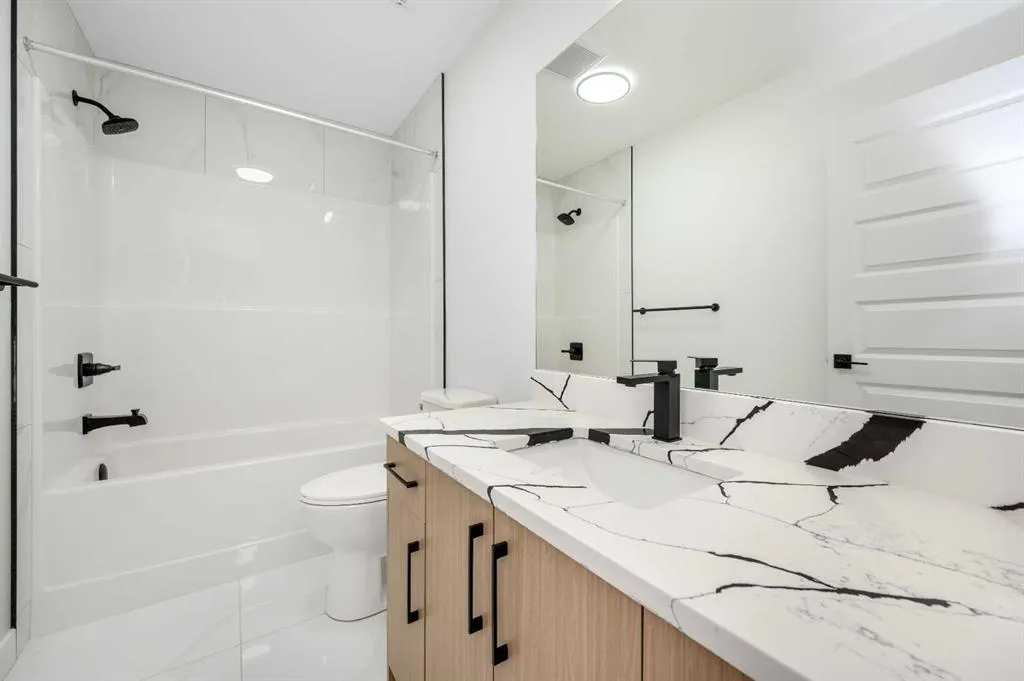 182 Lakewood Crescent
