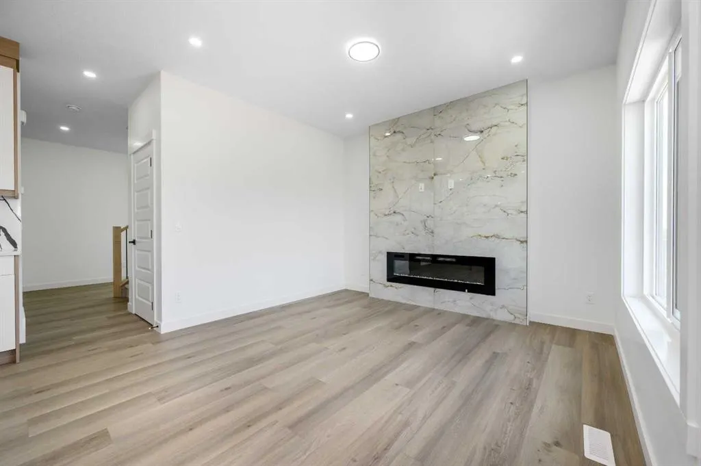 182 Lakewood Crescent