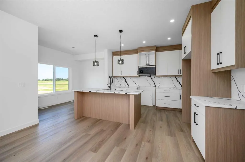 182 Lakewood Crescent