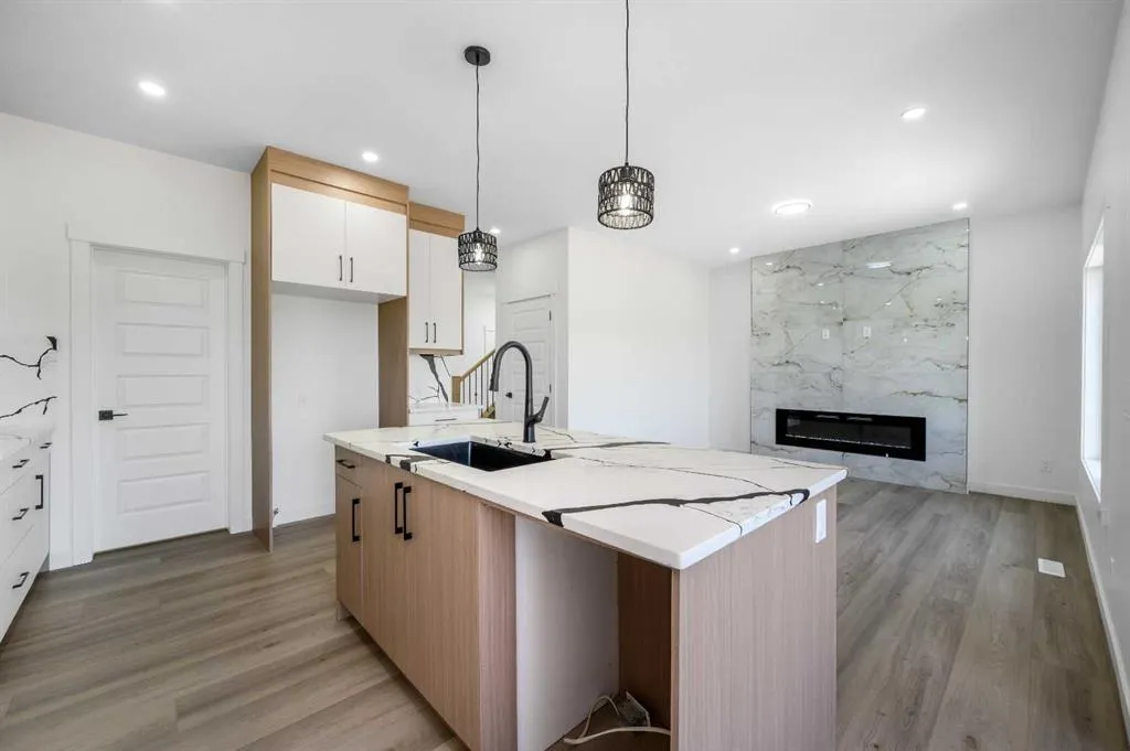 182 Lakewood Crescent