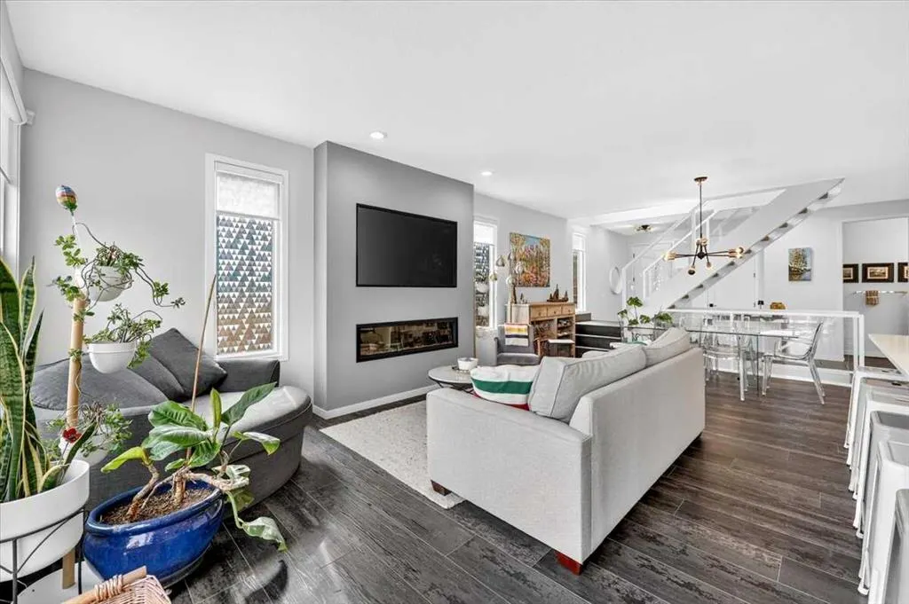 32 Cranbrook Bay SE
