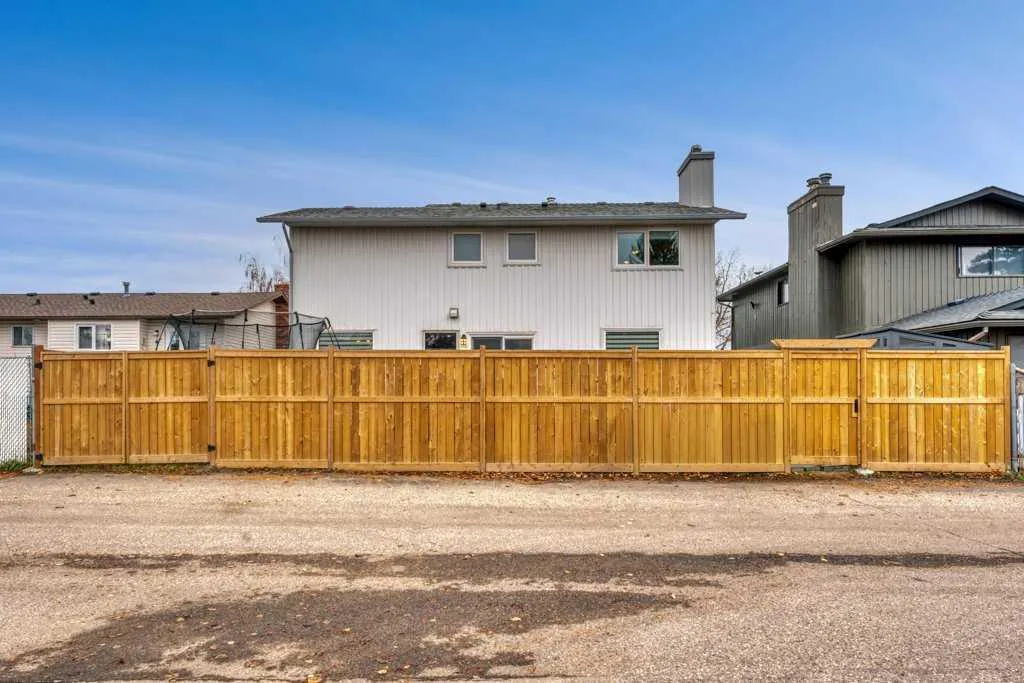 408 Woodside Road SW