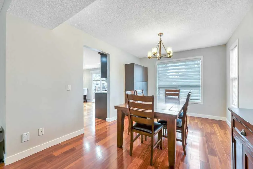 408 Woodside Road SW