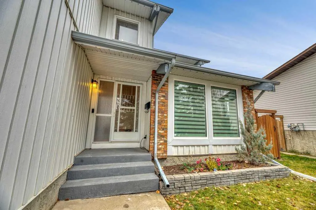 408 Woodside Road SW