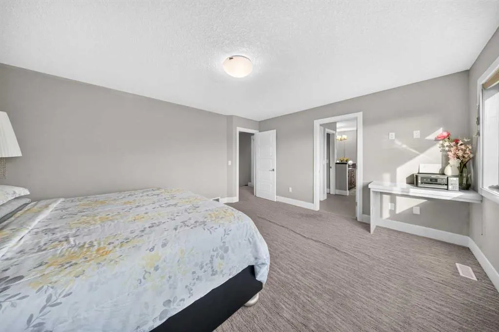 160 Kinniburgh Circle