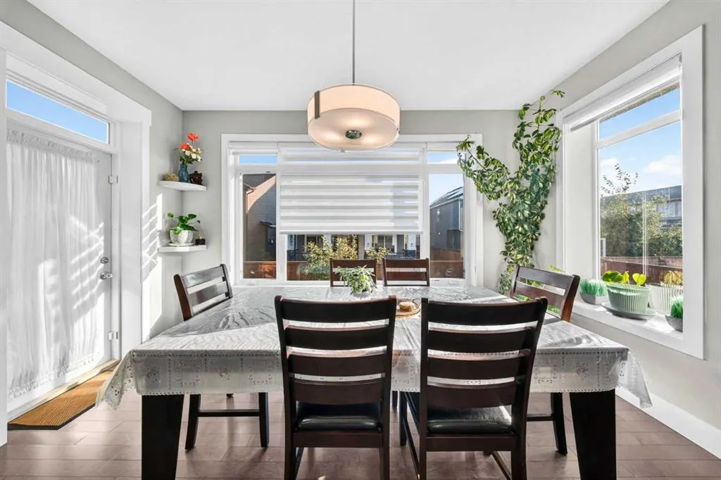 160 Kinniburgh Circle