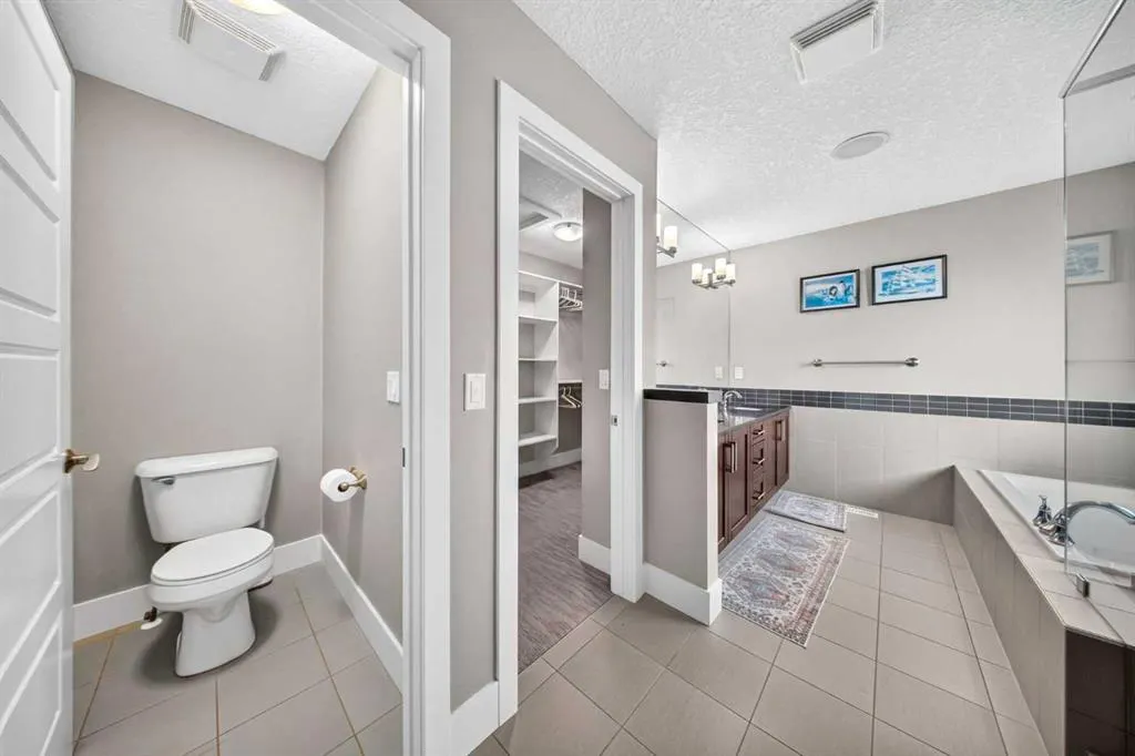 160 Kinniburgh Circle