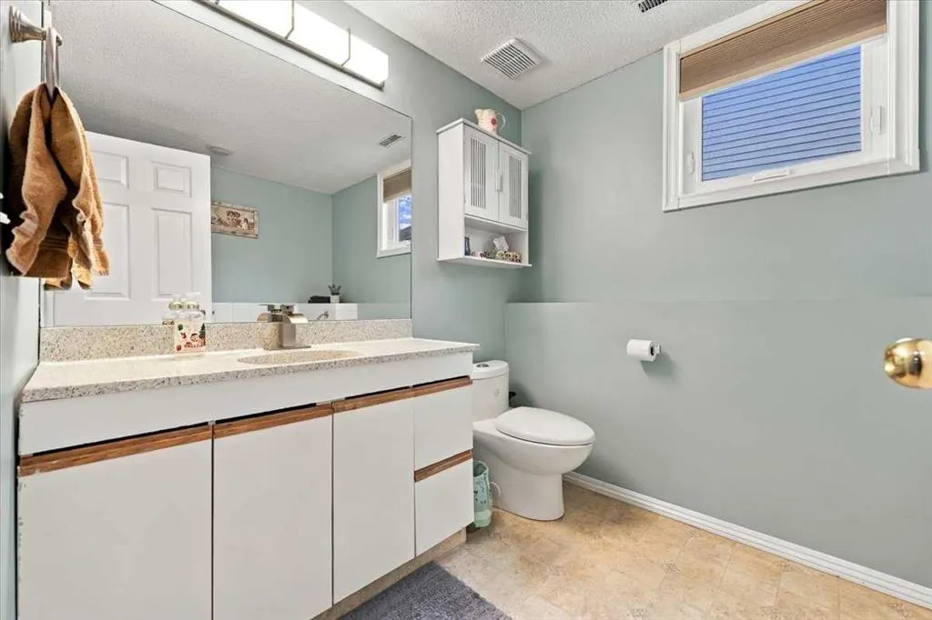 36 Covington Mews NE