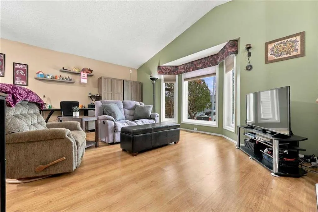 36 Covington Mews NE
