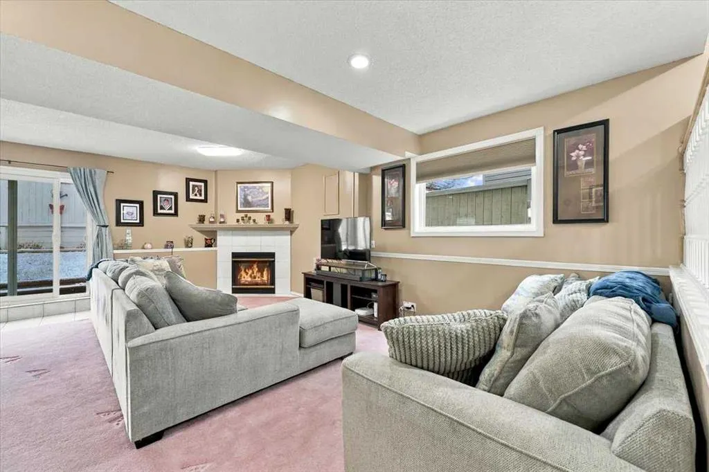36 Covington Mews NE
