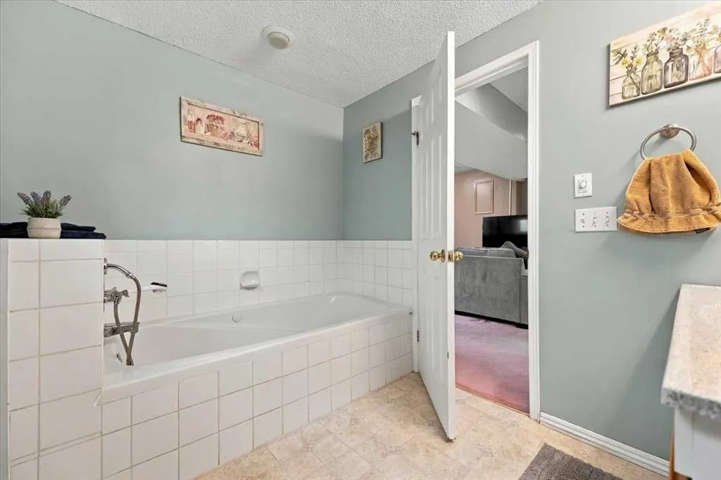 36 Covington Mews NE