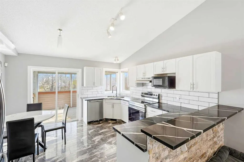 175 Lakeview Cove