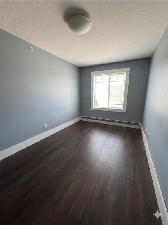 10217 Queen Street #404