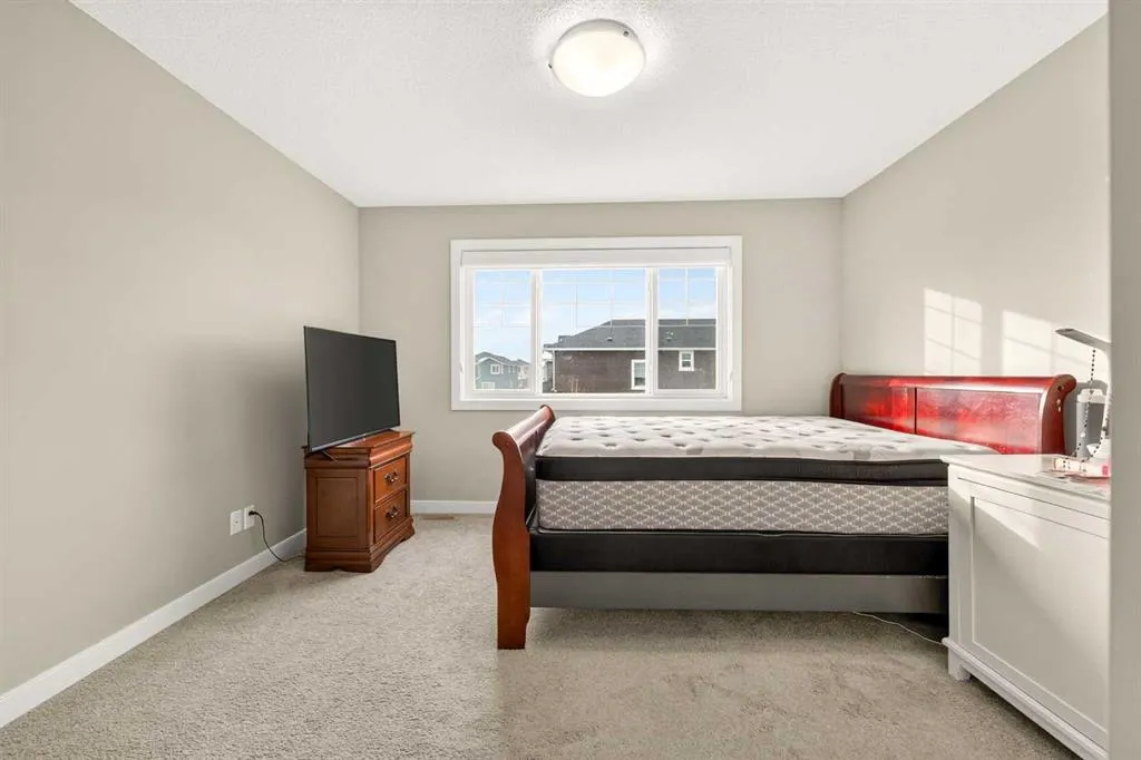 52 Red Embers Manor NE