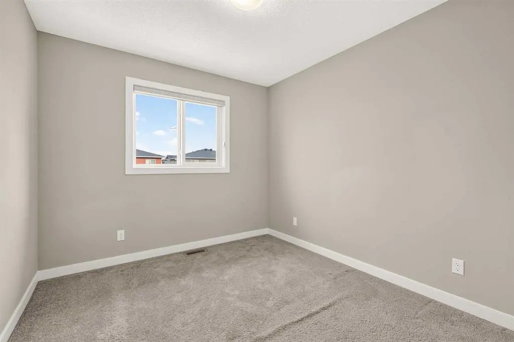 52 Red Embers Manor NE